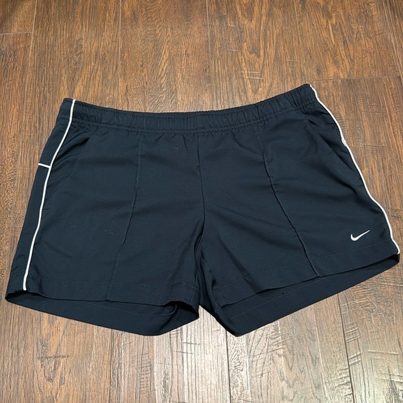 Nike shorts with drawstring and pockets, pinstripe - Picture 1 of 5